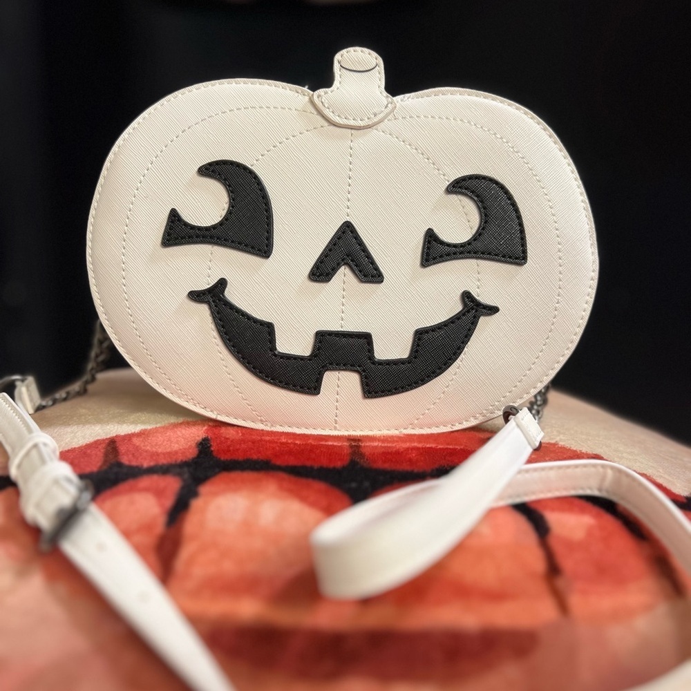 🖤🎃NWOT-MAD ENGINE ADORABLE WHITE PUMPKIN CROSSBODY 🖤🎃